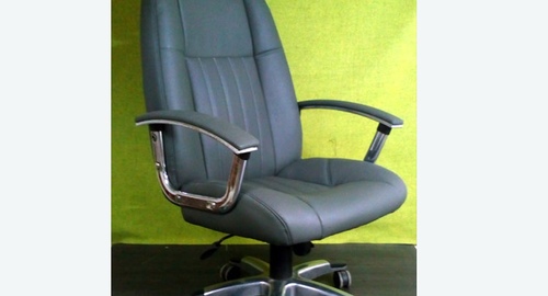 Перетяжка офисного кресла кожей. Райчихинск